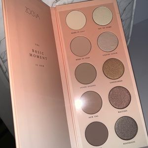 The Basic Moment Eyeshadow Palette